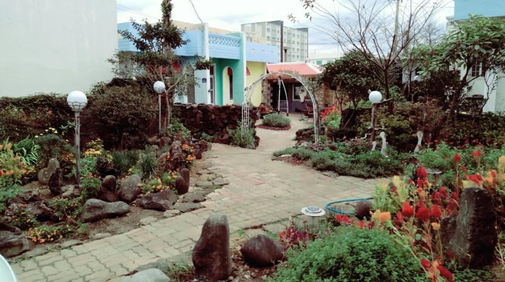 Jaun Guesthouse Seogwipo-stad Buitenkant foto